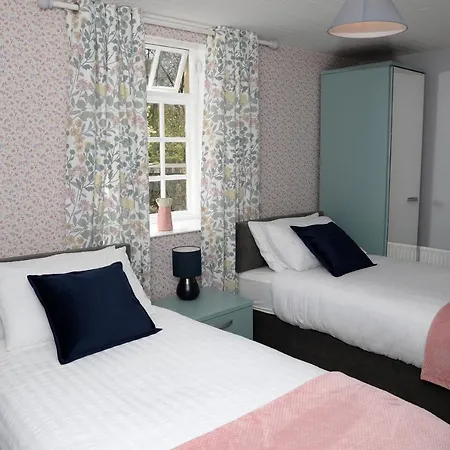 Lodge Gate Cloverhill